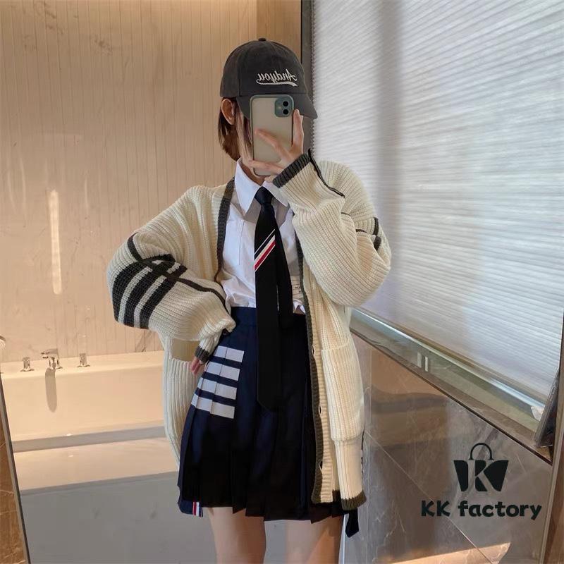 Thom Browne Color-Blocked V-Neck Classic Pocket Logo Mid-Length Knit Cardigan