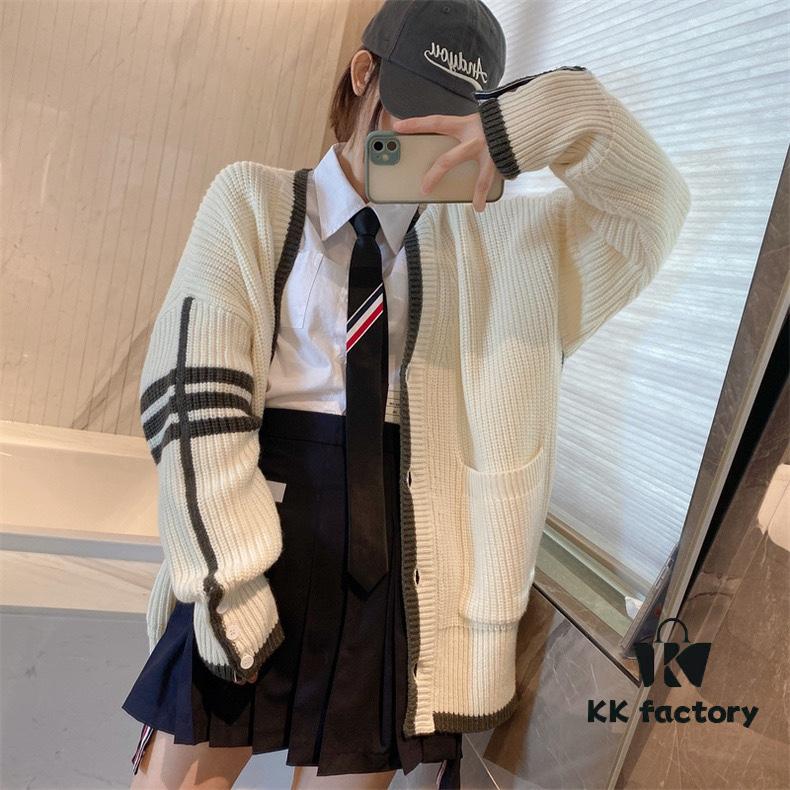 Thom Browne Color-Blocked V-Neck Classic Pocket Logo Mid-Length Knit Cardigan