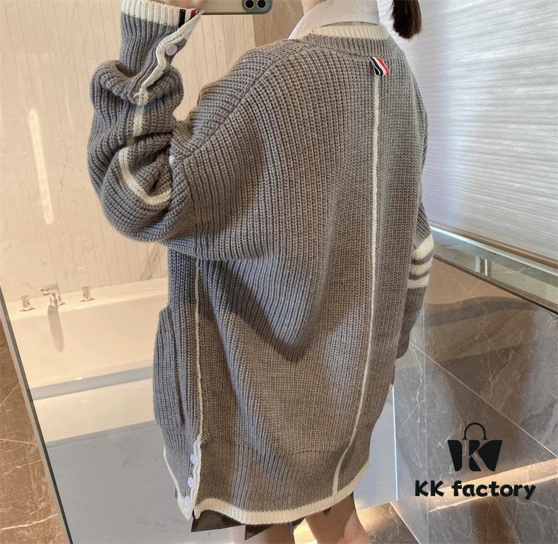 Thom Browne Color-Blocked V-Neck Classic Pocket Logo Mid-Length Knit Cardigan