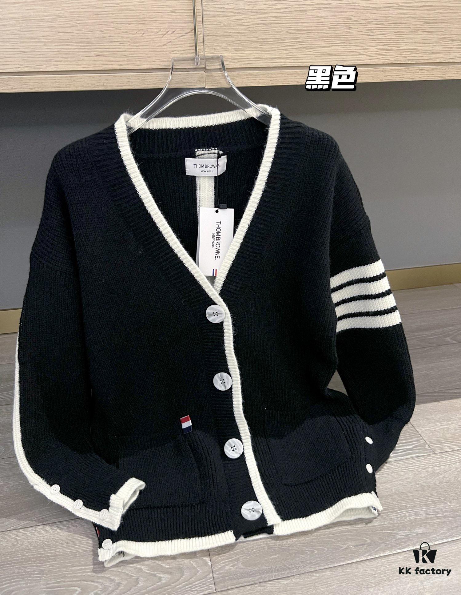 Thom Browne Color-Blocked V-Neck Classic Pocket Logo Mid-Length Knit Cardigan