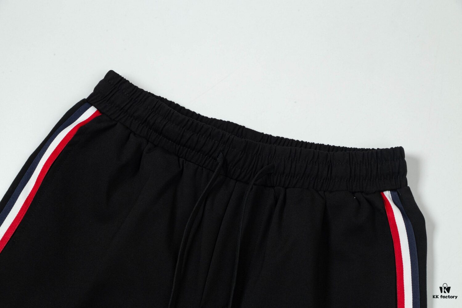 2025 TB New Knit Shorts, Custom Fabric, Classic Three-Color Stripe, Refined Craftsmanship, Streamlined Tailored Fit, Straight Stripe Panel Design, Premium Custom Metal Drawstring, Smooth and Comfortable to Wear, Breathable with Textured 3D Structure, Stylish Casual Wear