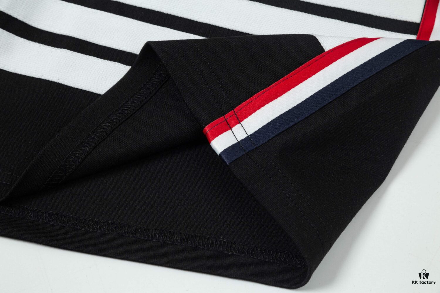 2025 TB New Knit Shorts, Custom Fabric, Classic Three-Color Stripe, Refined Craftsmanship, Streamlined Tailored Fit, Straight Stripe Panel Design, Premium Custom Metal Drawstring, Smooth and Comfortable to Wear, Breathable with Textured 3D Structure, Stylish Casual Wear
