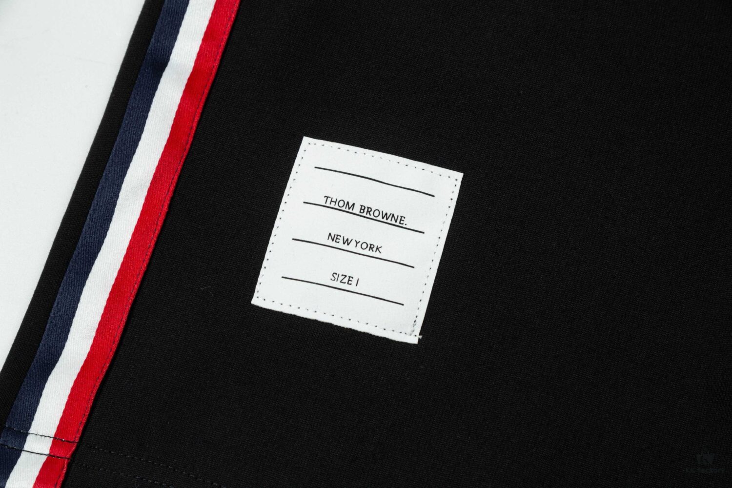 2025 TB New Knit Shorts, Custom Fabric, Classic Three-Color Stripe, Refined Craftsmanship, Streamlined Tailored Fit, Straight Stripe Panel Design, Premium Custom Metal Drawstring, Smooth and Comfortable to Wear, Breathable with Textured 3D Structure, Stylish Casual Wear