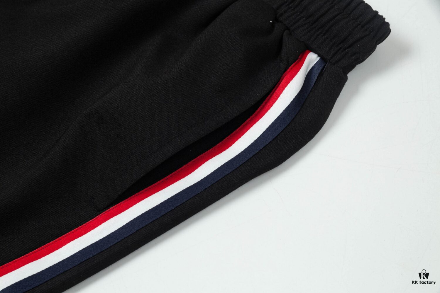2025 TB New Knit Shorts, Custom Fabric, Classic Three-Color Stripe, Refined Craftsmanship, Streamlined Tailored Fit, Straight Stripe Panel Design, Premium Custom Metal Drawstring, Smooth and Comfortable to Wear, Breathable with Textured 3D Structure, Stylish Casual Wear