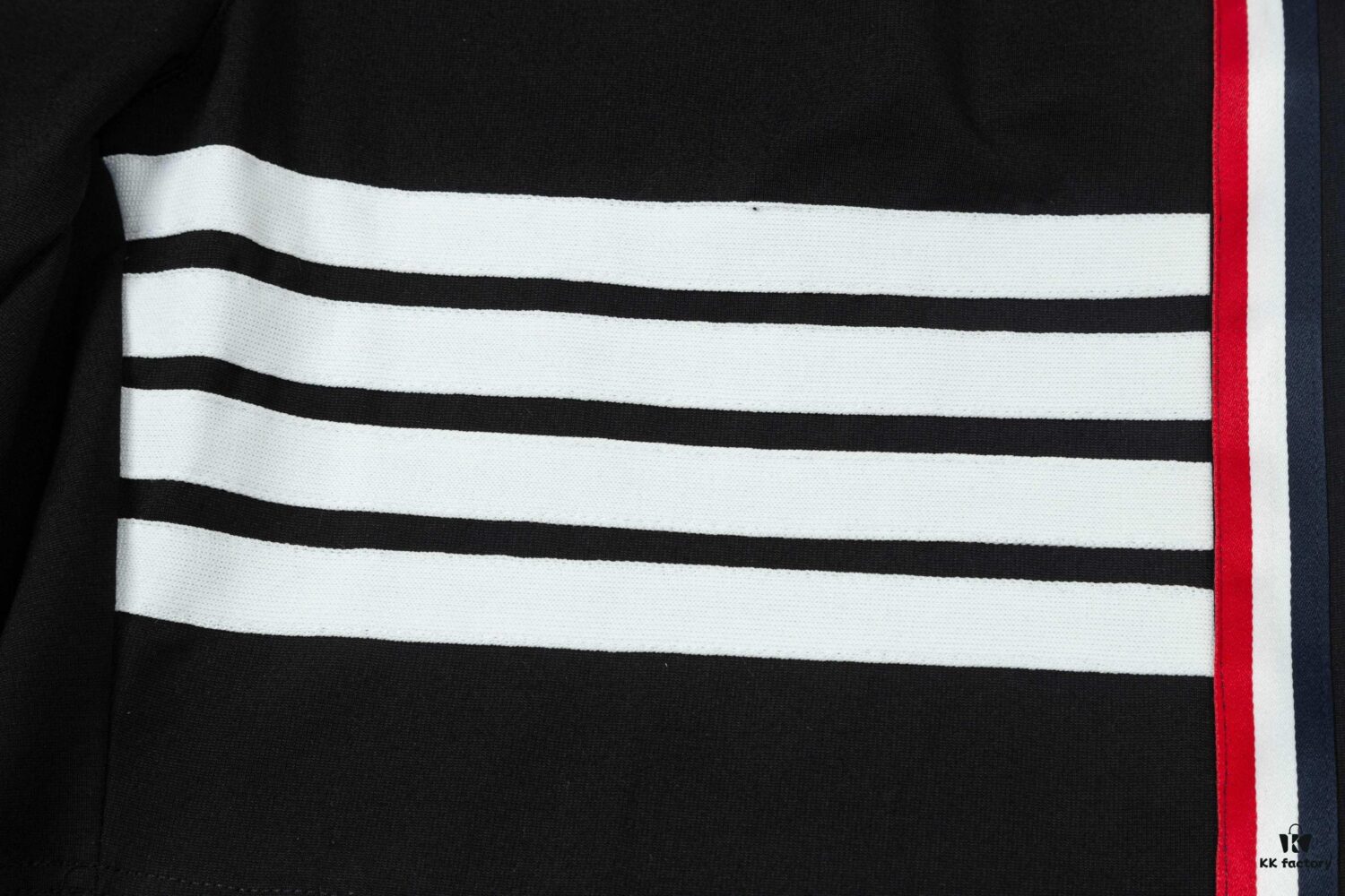 2025 TB New Knit Shorts, Custom Fabric, Classic Three-Color Stripe, Refined Craftsmanship, Streamlined Tailored Fit, Straight Stripe Panel Design, Premium Custom Metal Drawstring, Smooth and Comfortable to Wear, Breathable with Textured 3D Structure, Stylish Casual Wear