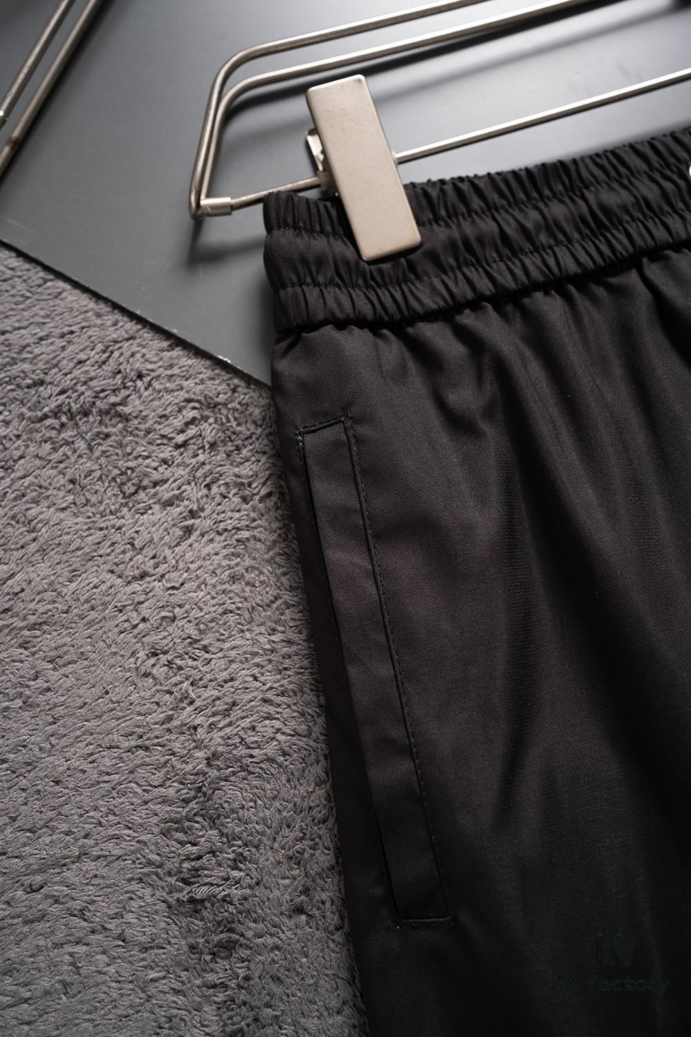 THOM BROWNE 2025 Spring and Summer New Arrival High-Quality Casual Quick-Dry Woven Pants, 3D Digital Printed Beach Shorts