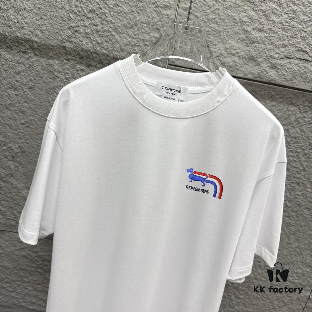 TB*Tommy* 2025 Spring/Summer New Arrival Classic Red, White and Blue Three-Stripe Scarf with Dog Embroidery Short Sleeve T-Shirt Unisex Custom Double Gauze Plain Weave 100% Cotton 300 Fabric