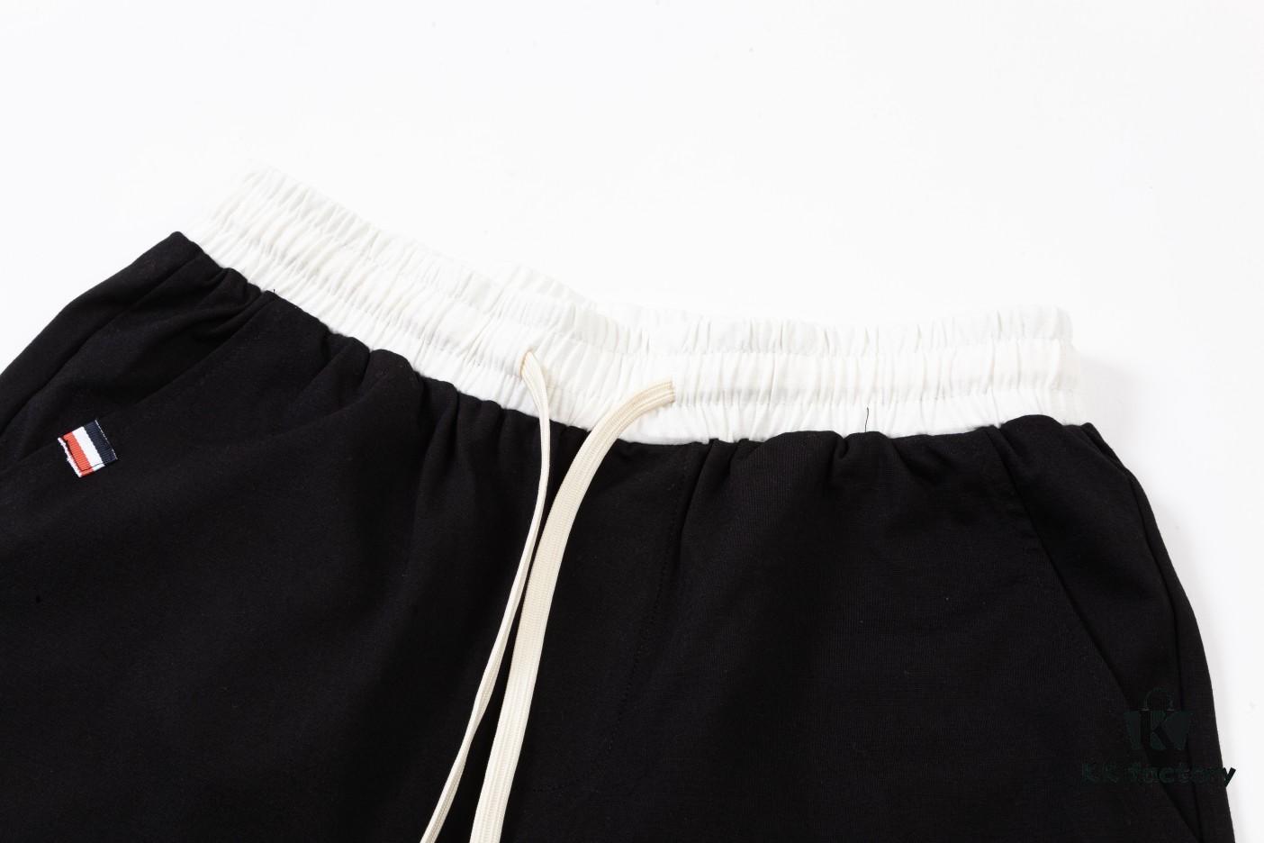 2024SS Thom Browne New Knit Shorts, Custom Fabric, Jacquard Knitting Technique, Embroidered Logo, Streamlined Three-Stripes Paneling, Premium Metal Hardware Drawstring for a Comfortable, Breathable, Structured Fit, Stylish Casual Wear