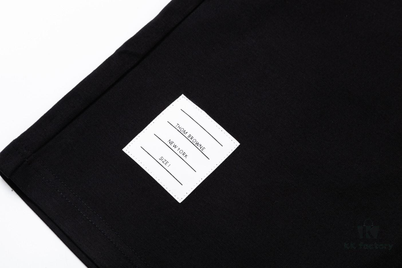 2024SS Thom Browne New Knit Shorts, Custom Fabric, Jacquard Knitting Technique, Embroidered Logo, Streamlined Three-Stripes Paneling, Premium Metal Hardware Drawstring for a Comfortable, Breathable, Structured Fit, Stylish Casual Wear