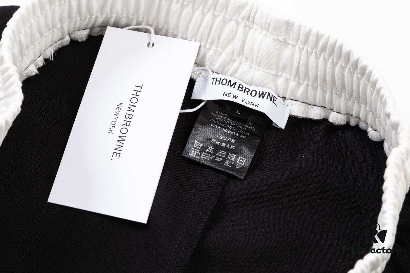 2024SS Thom Browne New Knit Shorts, Custom Fabric, Jacquard Knitting Technique, Embroidered Logo, Streamlined Three-Stripes Paneling, Premium Metal Hardware Drawstring for a Comfortable, Breathable, Structured Fit, Stylish Casual Wear