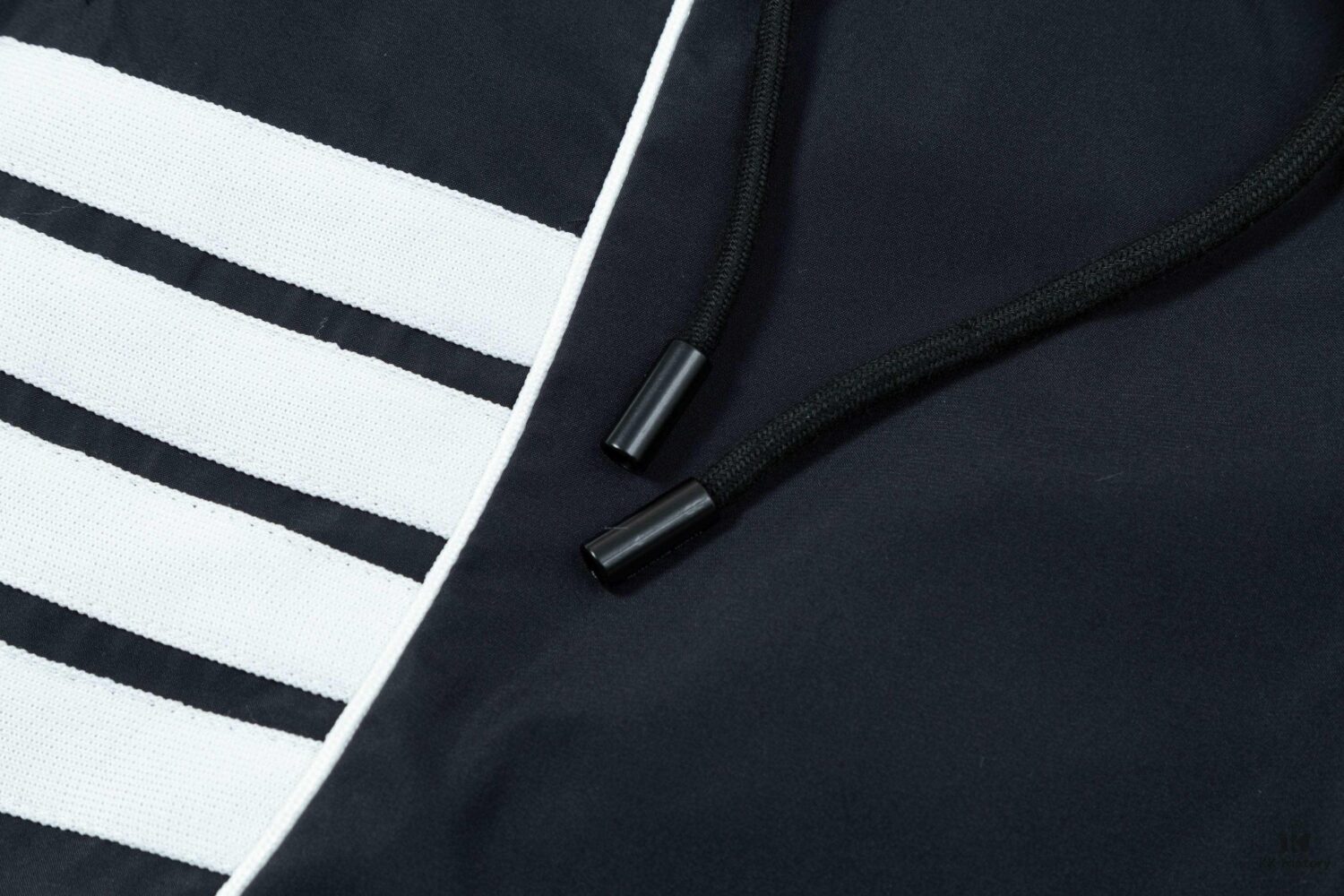 2025 TB New Quick-Dry Beach Shorts, Custom Fabric, Embroidered Logo, Structured Fit with Straight Stripe Panels