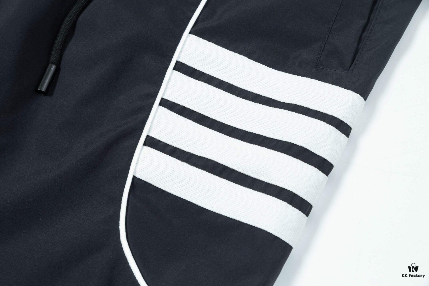 2025 TB New Quick-Dry Beach Shorts, Custom Fabric, Embroidered Logo, Structured Fit with Straight Stripe Panels