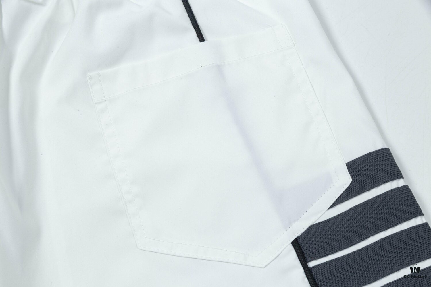 2025 TB New Quick-Dry Beach Shorts, Custom Fabric, Embroidered Logo, Slim Tailored Fit with Straight Stripe Panel Design