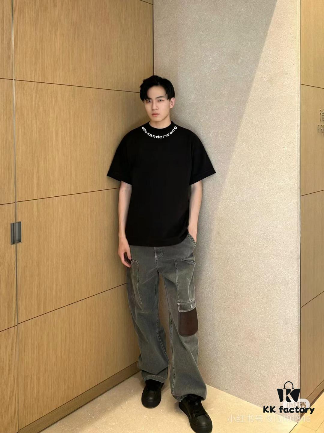 ✨🔥 [Alexander Wang] 2024FW Short Sleeve T-Shirt with Silicone Thick Panel Letter Print, Premium 32s Double Yarn 260g Fabric, Heavyweight Material, Custom Spandex Rib Knit Dyed-to-Match, Complete Three Labels, Unisex Design