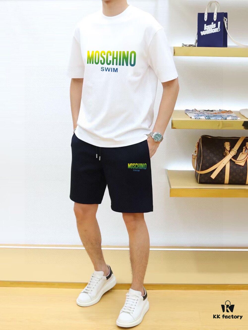 MOSCHINO 2025 New Men's Short Sleeve T-Shirt and Shorts Set! Official Website Synchronized Sales! High-End Version Available! Exquisitely Soft and Comfortable Fabric! Three-Dimensional Tailoring with Outstanding Silhouette!