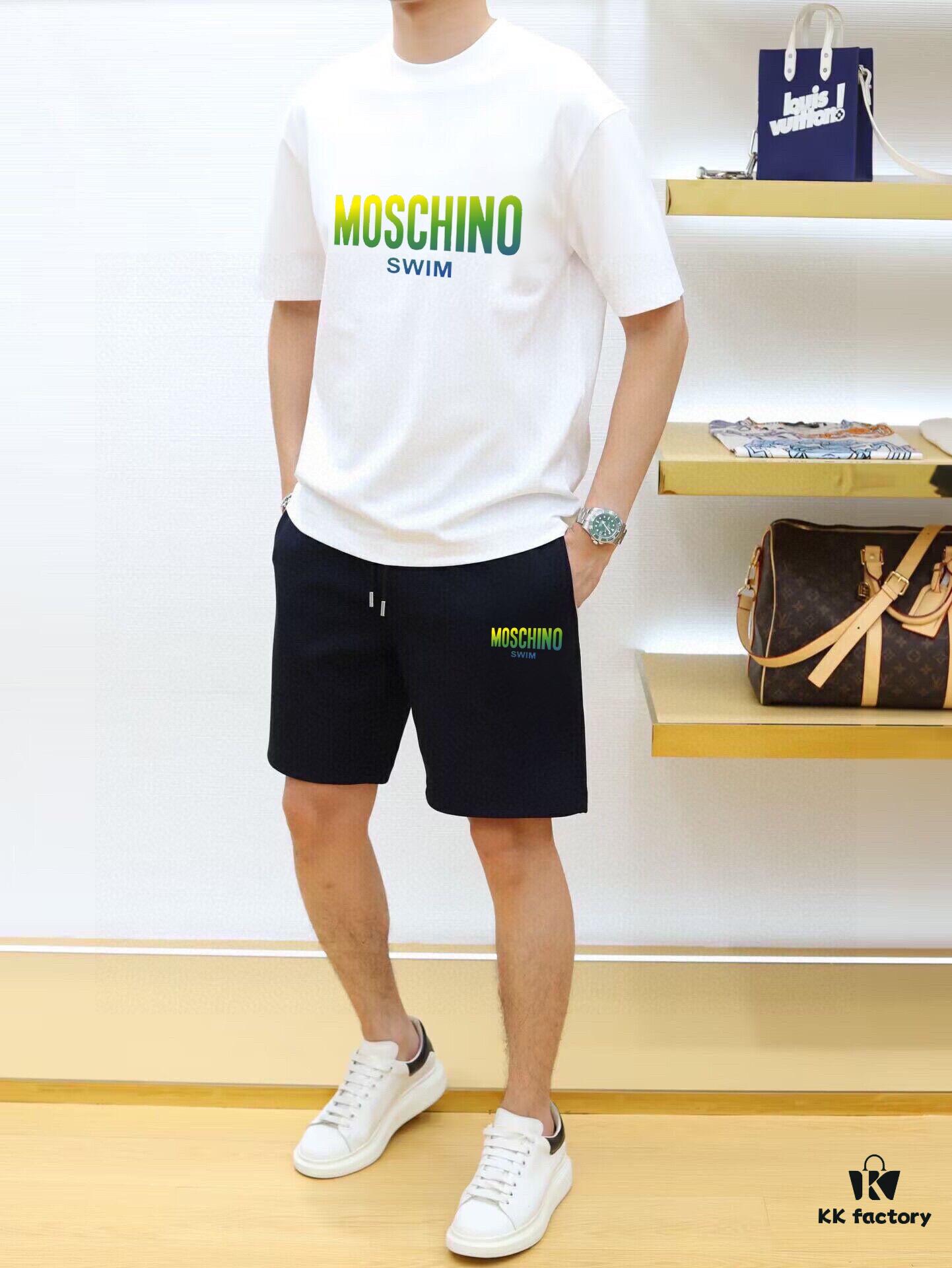 MOSCHINO 2025 New Men's Short Sleeve T-Shirt and Shorts Set! Official Website Synchronized Sales! High-End Version Available! Exquisitely Soft and Comfortable Fabric! Three-Dimensional Tailoring with Outstanding Silhouette!