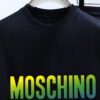 MOSCHINO 2025 New Men's Short Sleeve T-Shirt and Shorts Set! Official Website Synchronized Sales! High-End Version Available! Exquisitely Soft and Comfortable Fabric! Three-Dimensional Tailoring with Outstanding Silhouette!