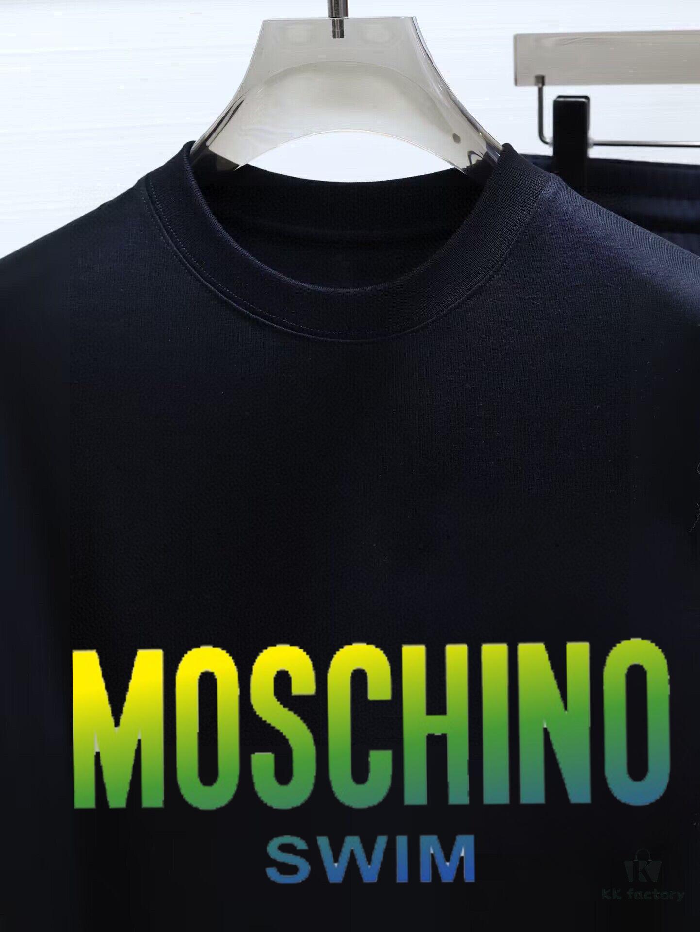 MOSCHINO 2025 New Men's Short Sleeve T-Shirt and Shorts Set! Official Website Synchronized Sales! High-End Version Available! Exquisitely Soft and Comfortable Fabric! Three-Dimensional Tailoring with Outstanding Silhouette!