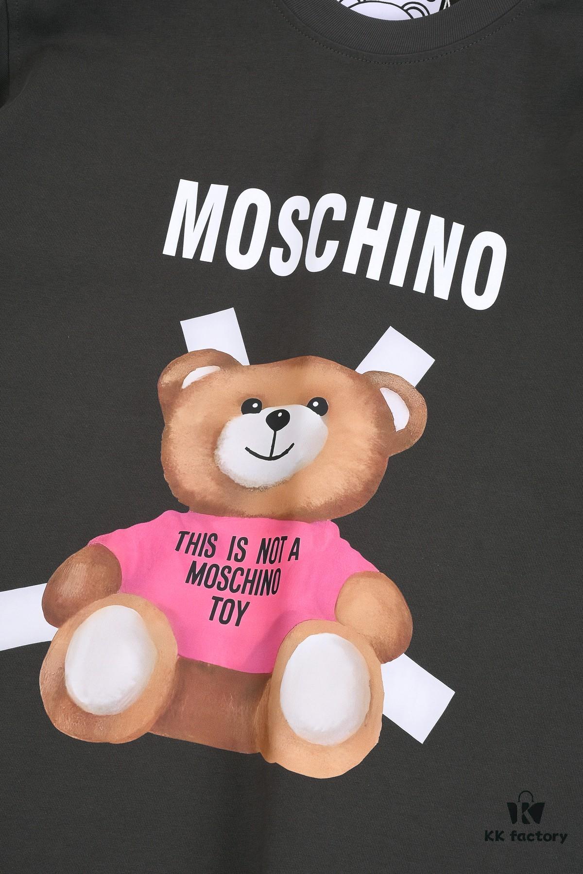 New Arrival 25S Moschino Digital Print T-Shirt, Premium Cotton Washed Fabric, Unisex Loose Fit, Soft and Comfortable, Fashionable for Youthful Style