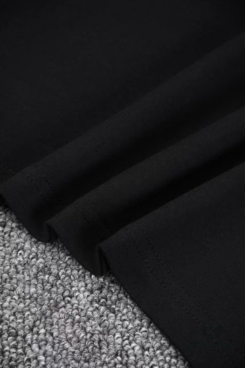 Moschino Print T-Shirt, New Arrival, Minimalist Fashion Design, Pre-Shrunk 100% Cotton Fabric, Approx. 260g Weight, Soft and Skin-Friendly, Unisex Style