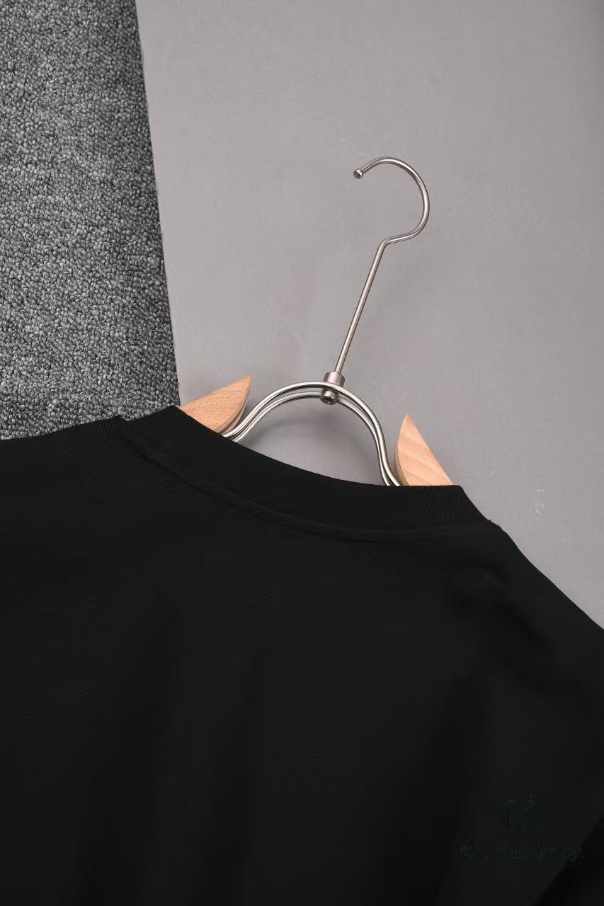 Moschino Print T-Shirt, New Arrival, Minimalist Fashion Design, Pre-Shrunk 100% Cotton Fabric, Approx. 260g Weight, Soft and Skin-Friendly, Unisex Style