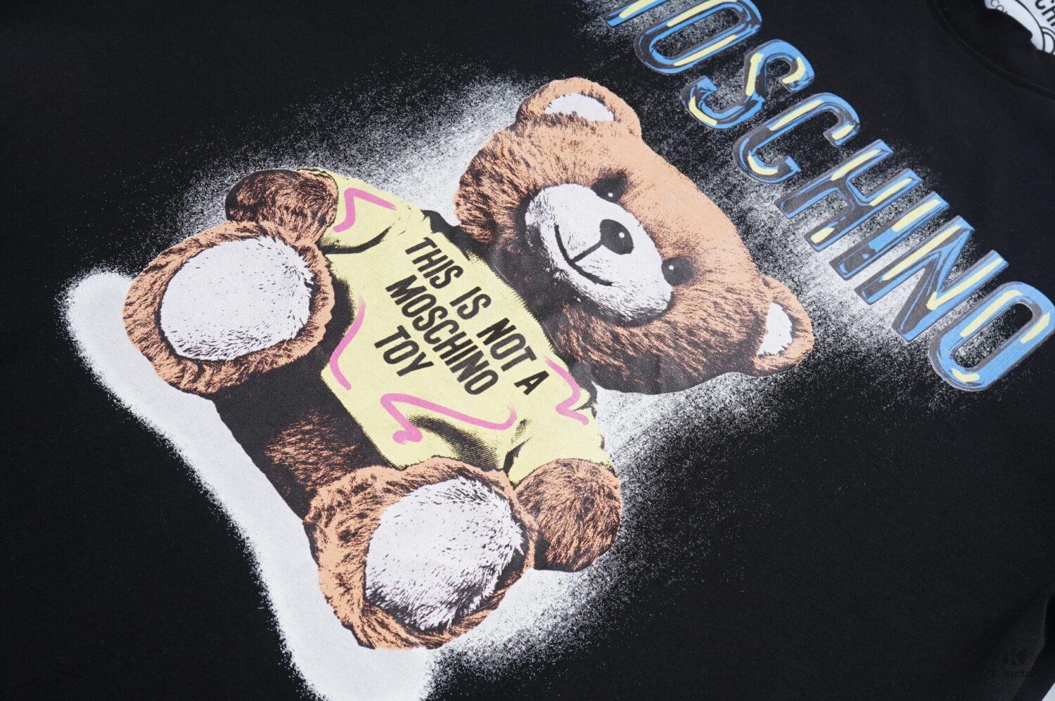 Q611# ♈️ Premium Combed Double-Yarn MOSCHINO 23 Lunar Rabbit Limited Edition Short Sleeve T-Shirt, 230g Double-Ply 32s 100% Cotton Fabric, Direct-to-Garment Digital Print, Unisex Design, Colors: Black, White