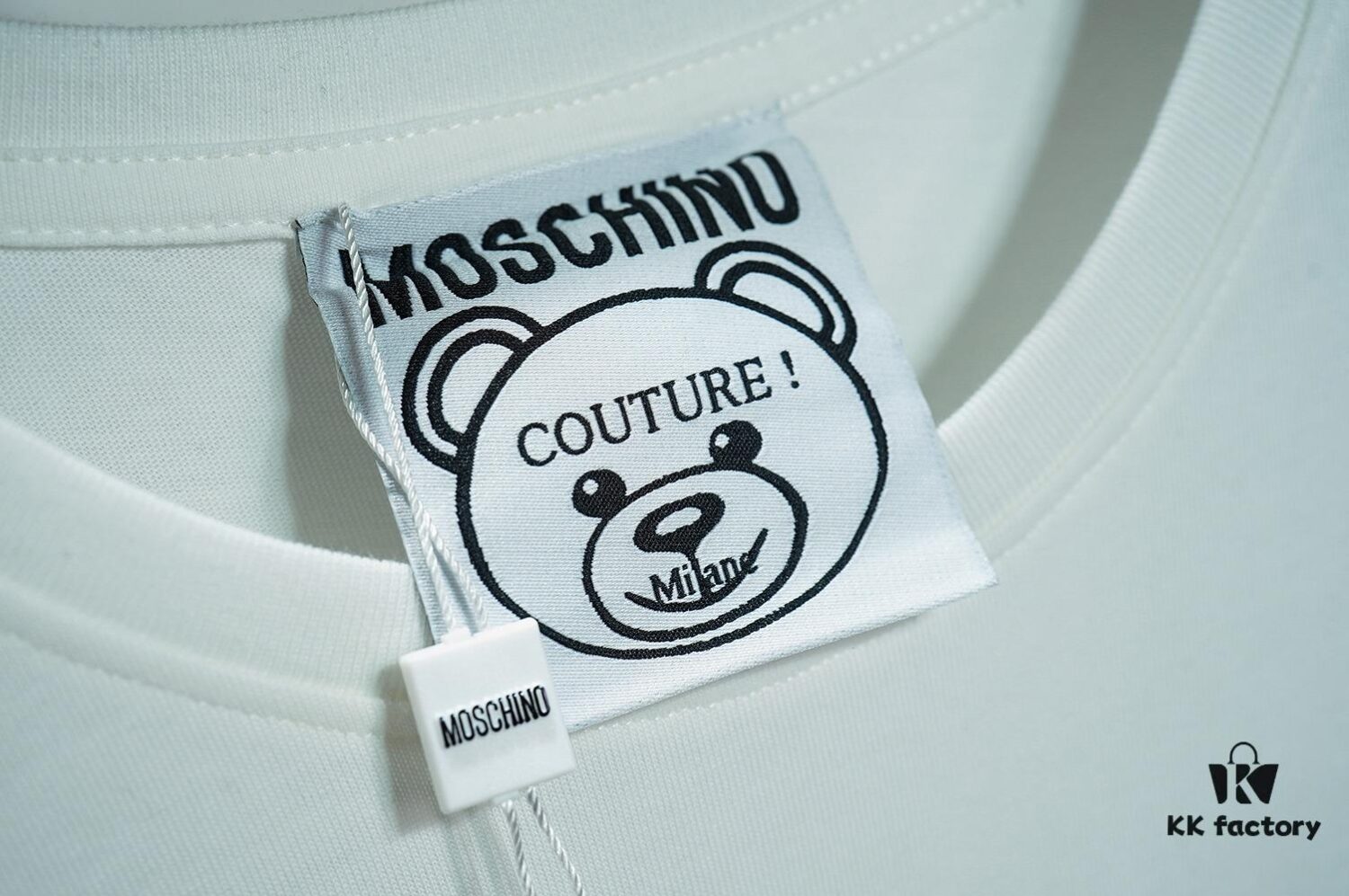 MOSCHINO Autumn-Winter New Arrival 230g Double-Ply 32-Single Yarn 100% Cotton Fabric with Direct-to-Garment Digital Print on Front and Back Unisex Design
