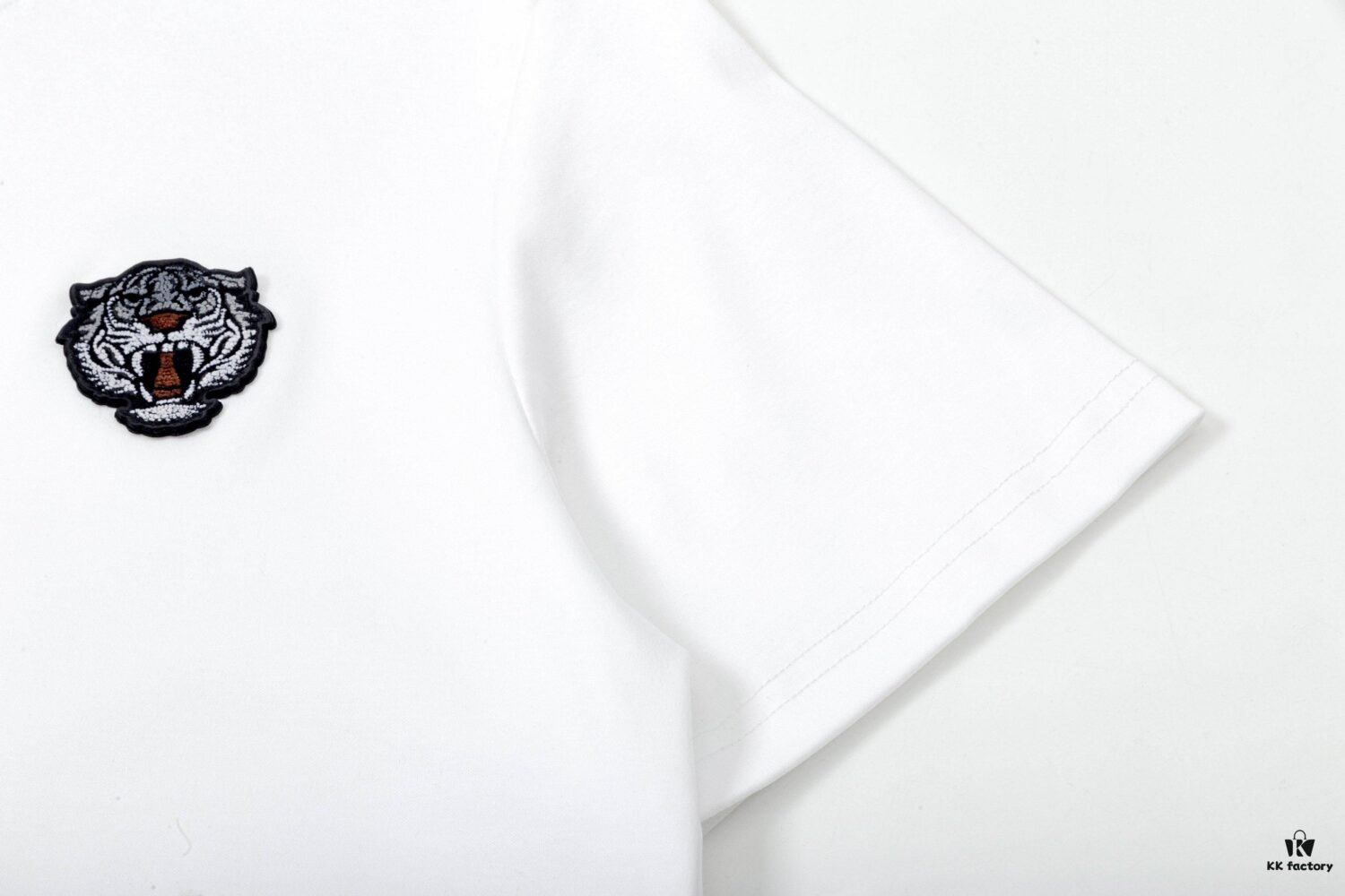 KEZNO – 2025 New Spring/Summer Premium 270g Silk-Cotton Short Sleeve T-Shirt with Embroidered Tiger Head Design, 3D Embossment Exuding Mature Elegance, Minimalist Classic Logo, Ideal Choice for Spring and Summer Wear