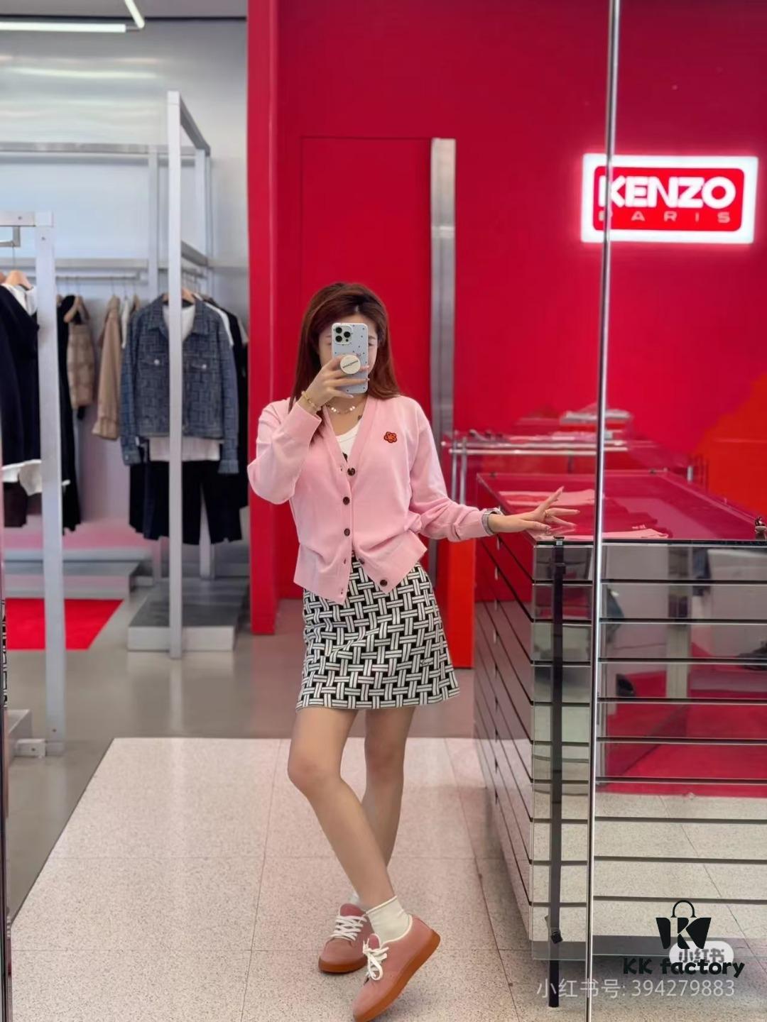 KENZO Classic V-Neck Embroidered Logo Unisex Knit Cardigan - Begonia Flower Design