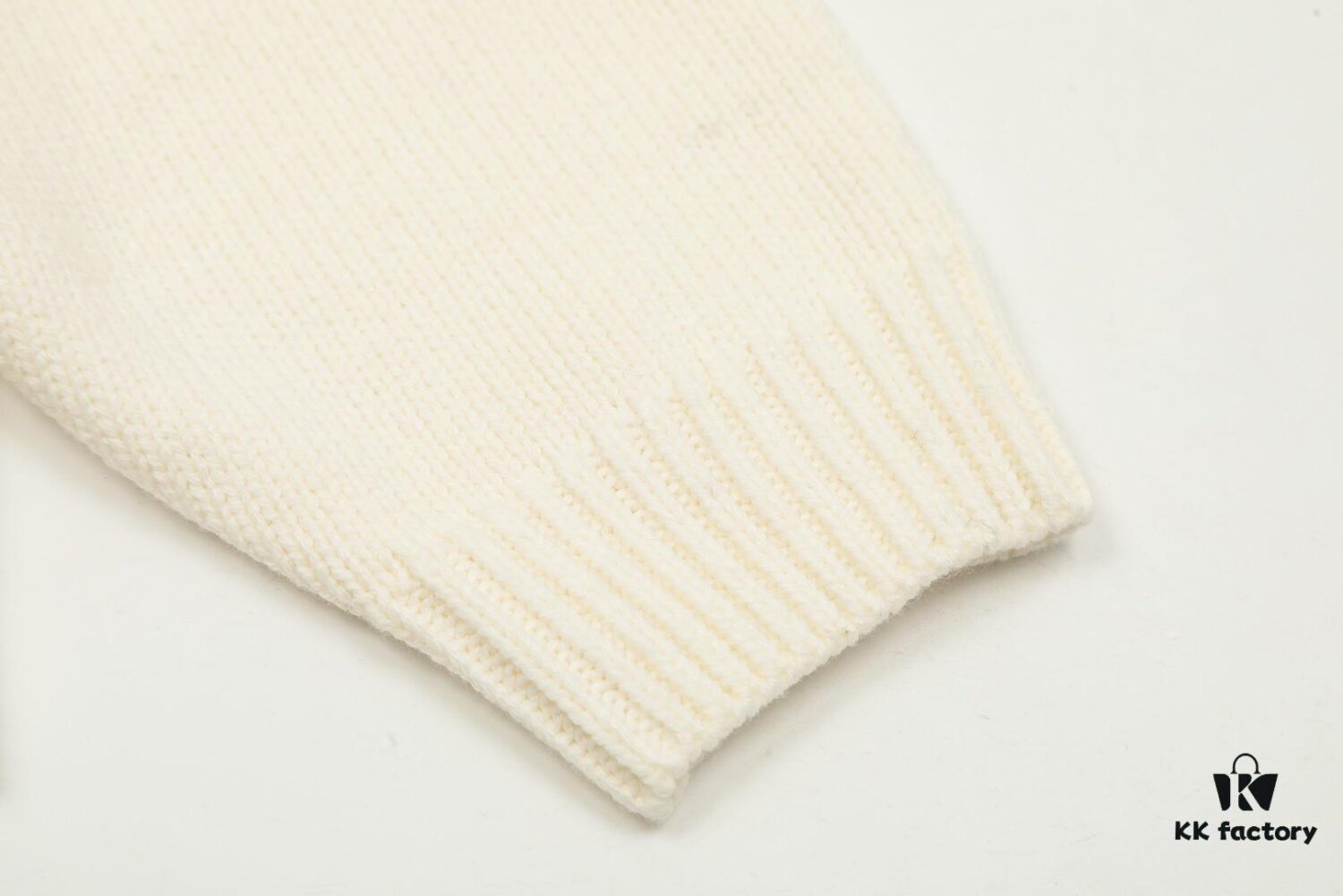 KENZO Begonia Flower V-Neck Embroidered Logo Unisex Knit Cardigan