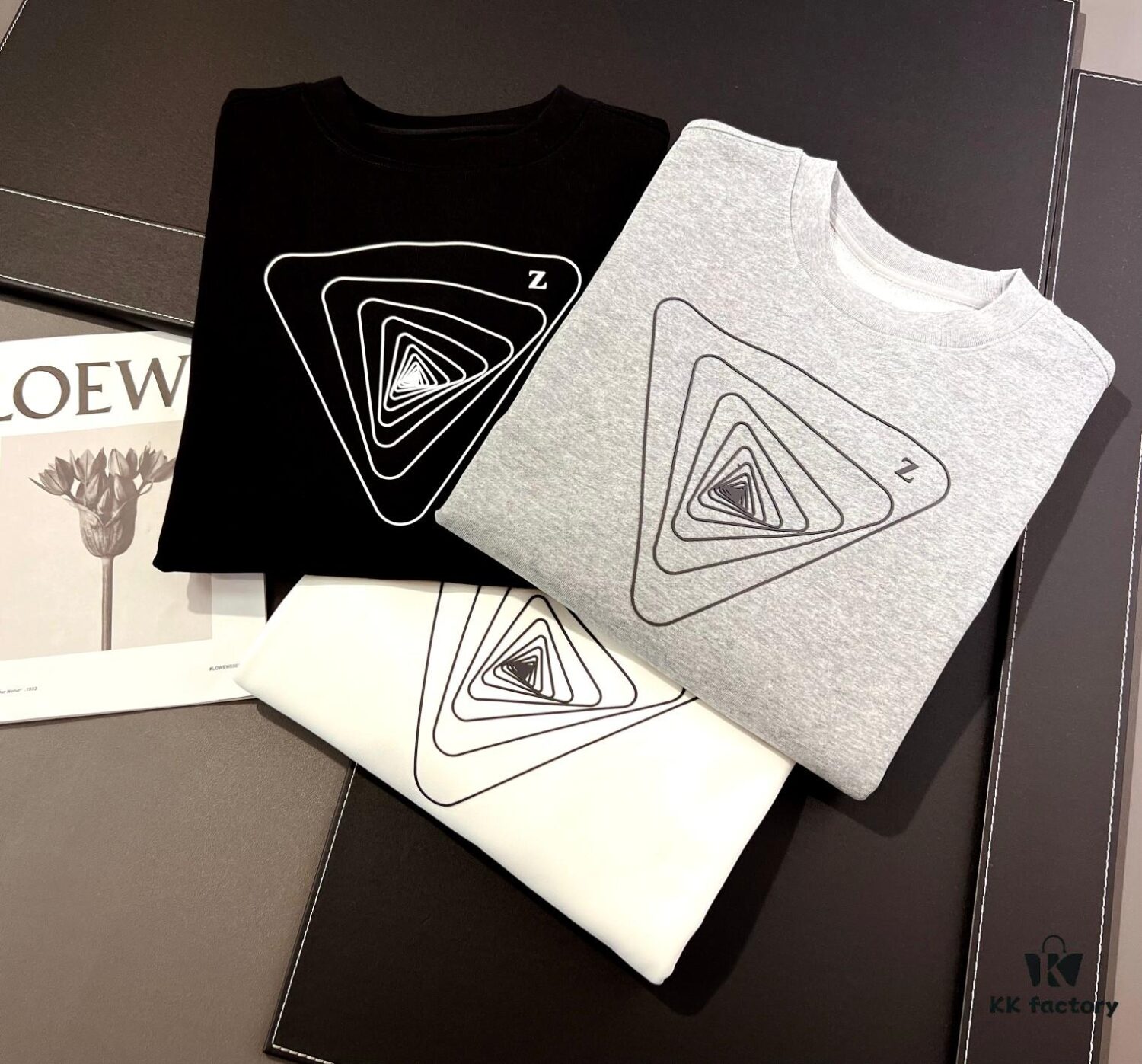 JENI - Unique Line and Letter Z Design Silicone Craft Paired Subtly, 420g Regular Round Neck Sweatshirt for Autumn and Winter