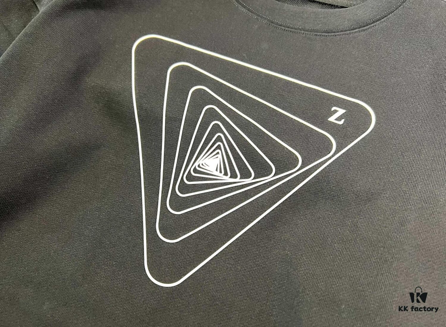 JENI - Unique Line and Letter Z Design Silicone Craft Paired Subtly, 420g Regular Round Neck Sweatshirt for Autumn and Winter