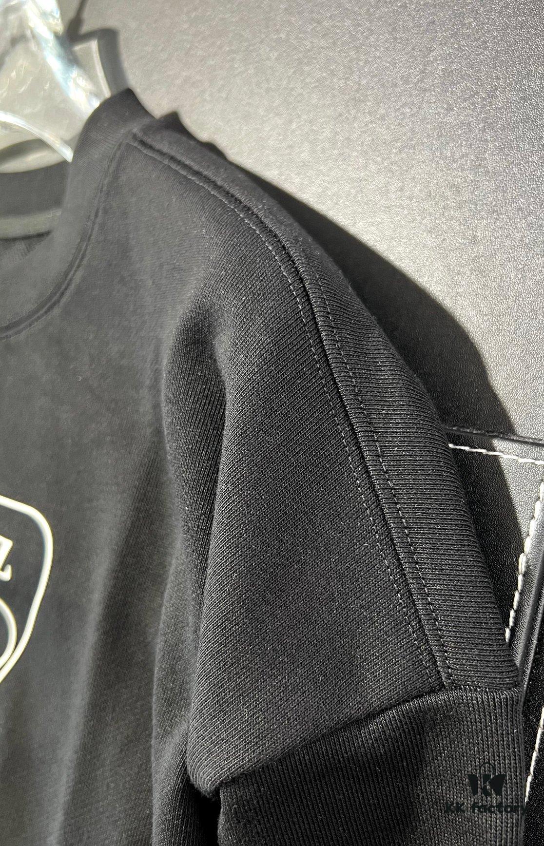 JENI - Unique Line and Letter Z Design Silicone Craft Paired Subtly, 420g Regular Round Neck Sweatshirt for Autumn and Winter