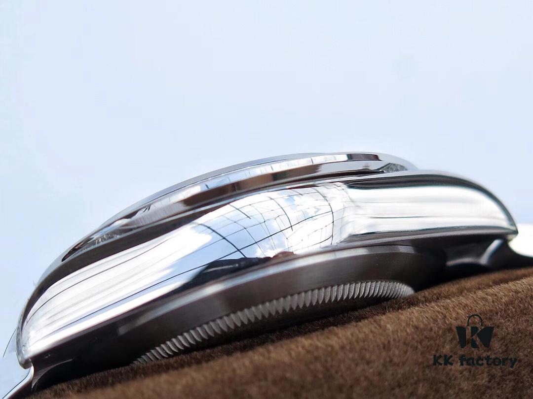 The Ultimate Chronograph Replica – New Rainbow Bezel Daytona