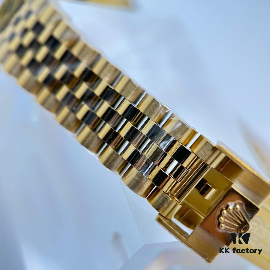 Gold Factory Dog Factory  ️ V2 Counterweight Greenwich Detail Image