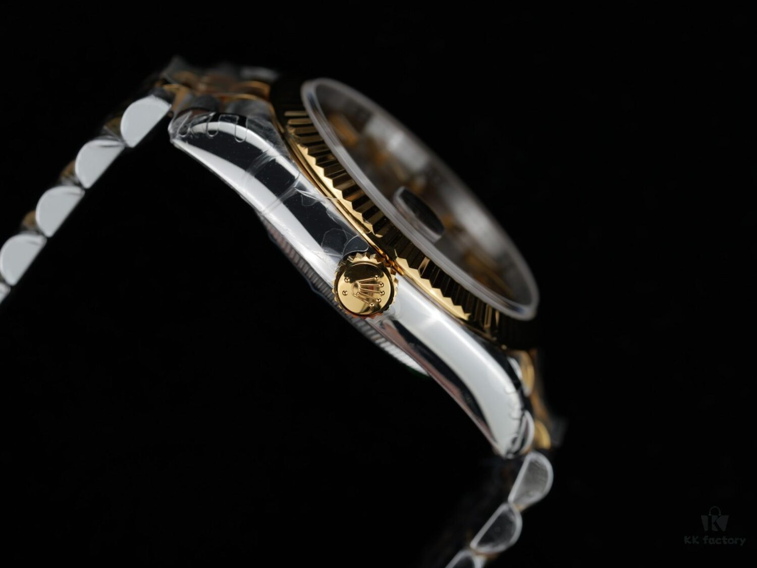 VS Two-Tone Gold 36mm Palm Leaf Design