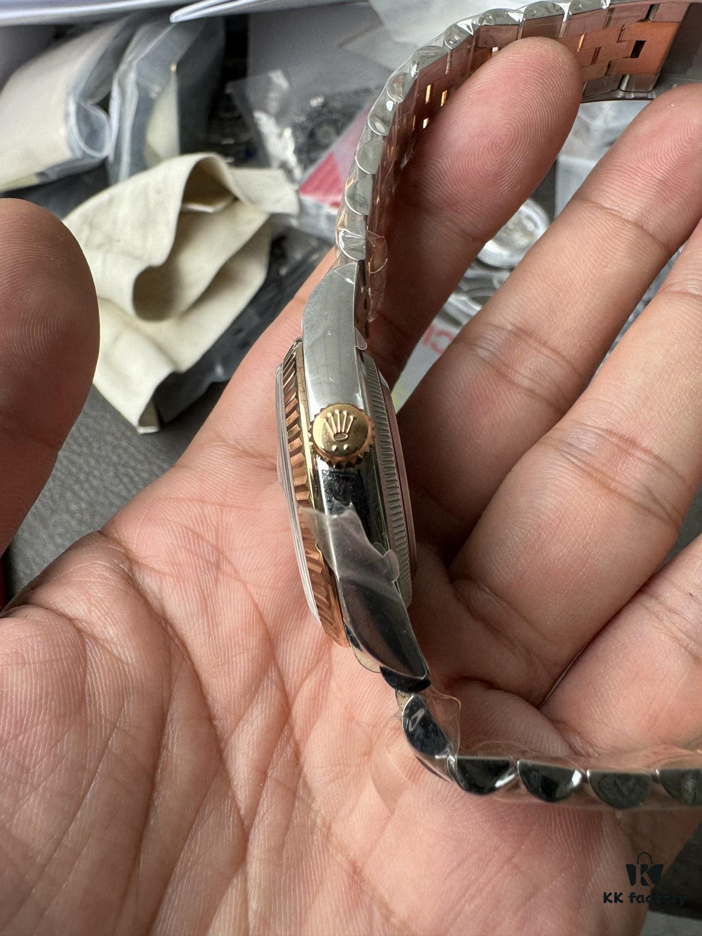 Clean 36 Rooms Rose Gold Pothos