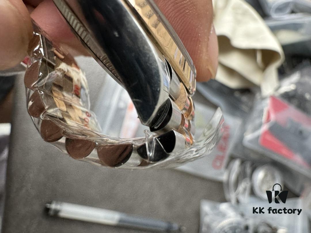 Clean 36 Rooms Rose Gold Pothos