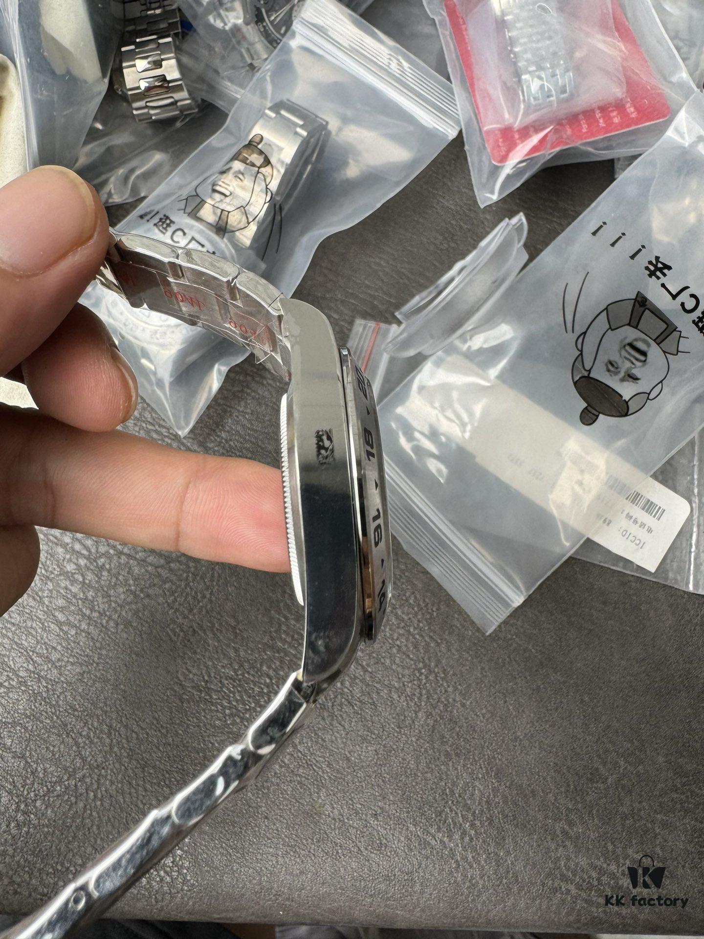 Clean Explorer II, brand new customized large-size Dandong 3285 movement