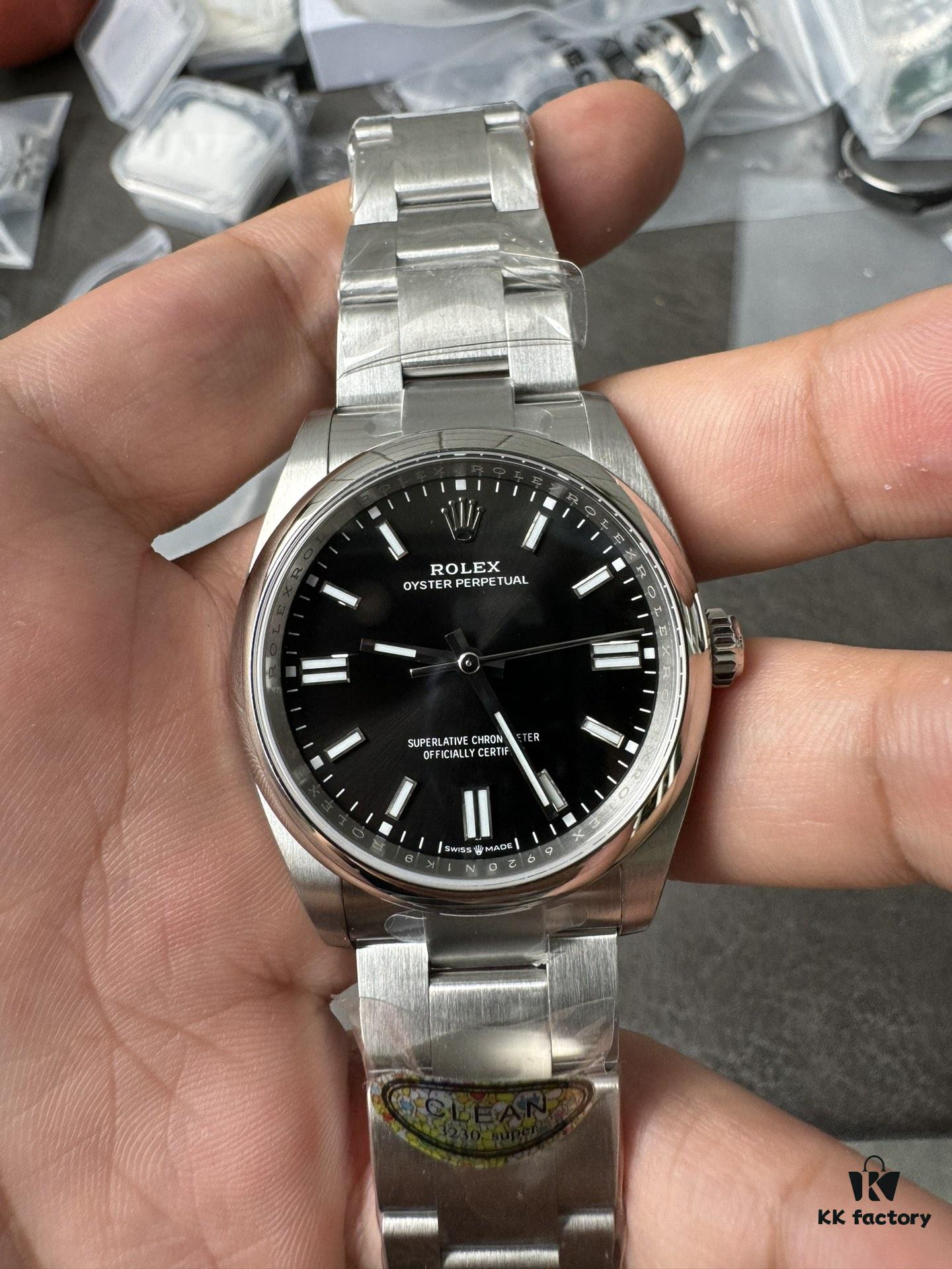 Clean 36 Universal Black Dial