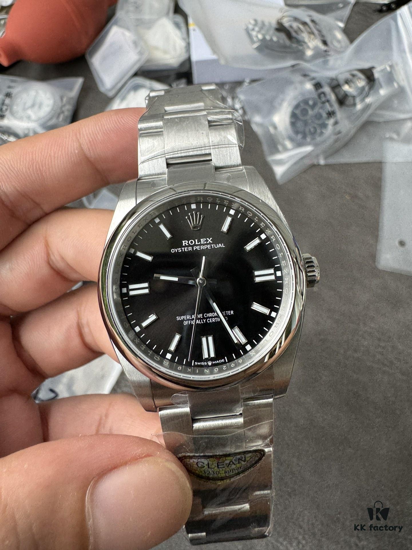 Clean 36 Universal Black Dial