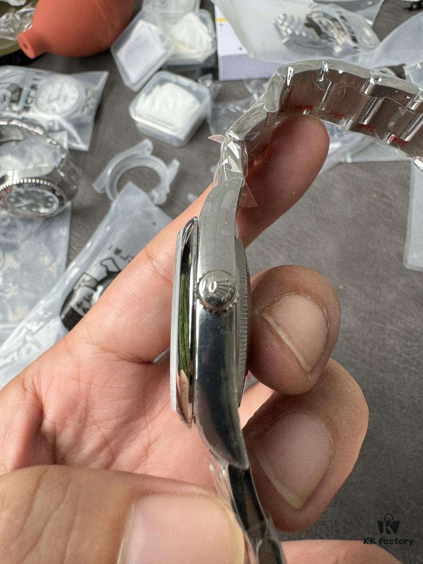 Clean 36 Universal Black Dial