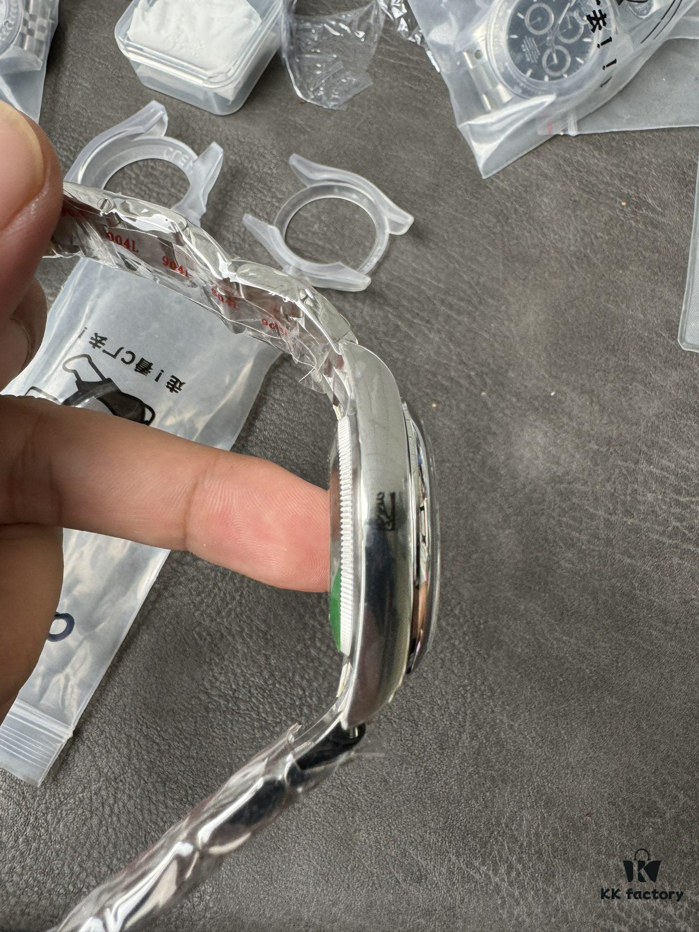 Clean 36 Universal Black Dial