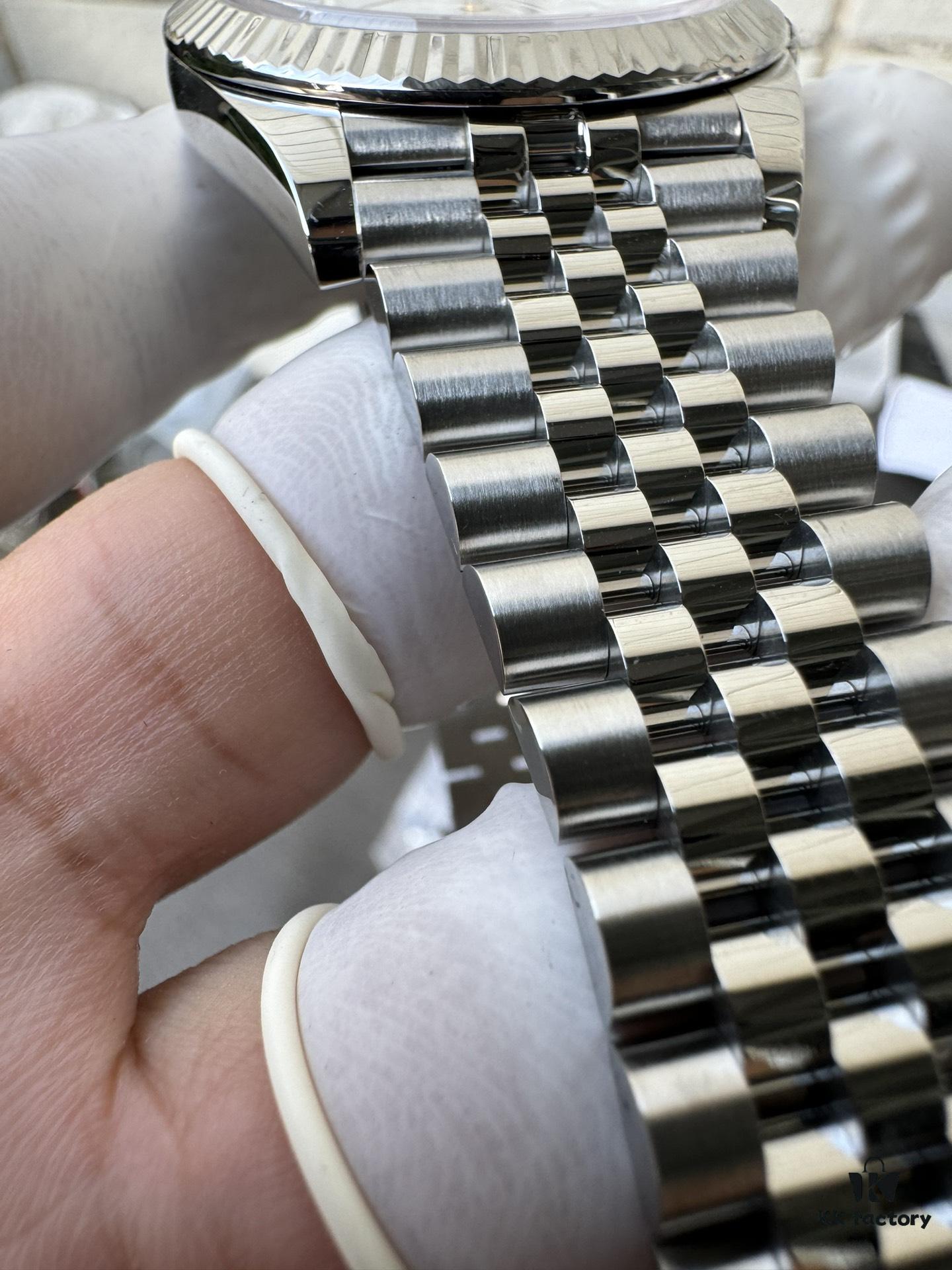 Clean Base with Genuine Replacement Parts Set (Calendar, Hands, Glass, Dial) and 18K Gold Dog Tooth Bezel – Refurbished with Secondary Chamfering and Brushed Finish