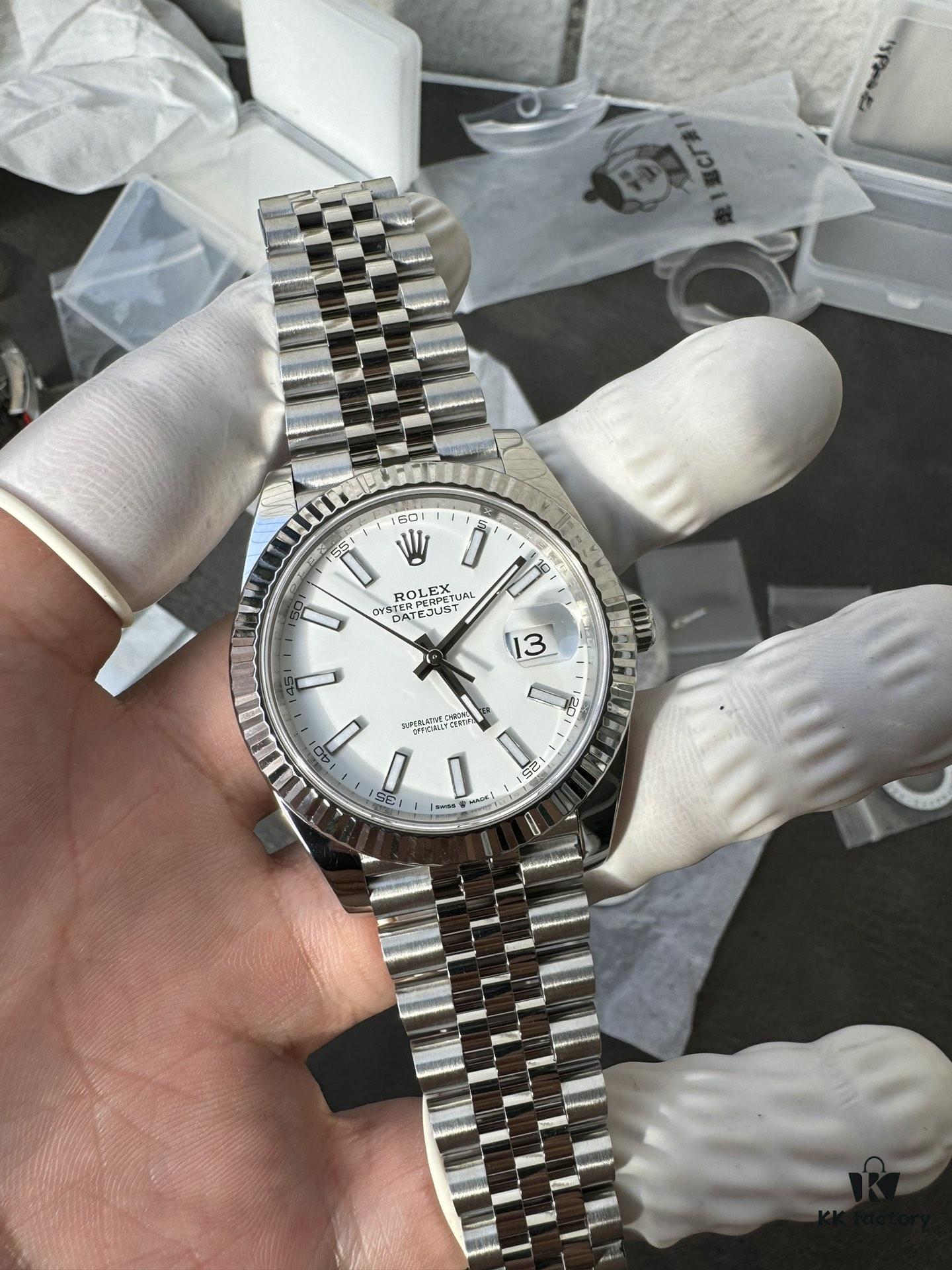 Clean Base with Genuine Replacement Parts Set (Calendar, Hands, Glass, Dial) and 18K Gold Dog Tooth Bezel – Refurbished with Secondary Chamfering and Brushed Finish