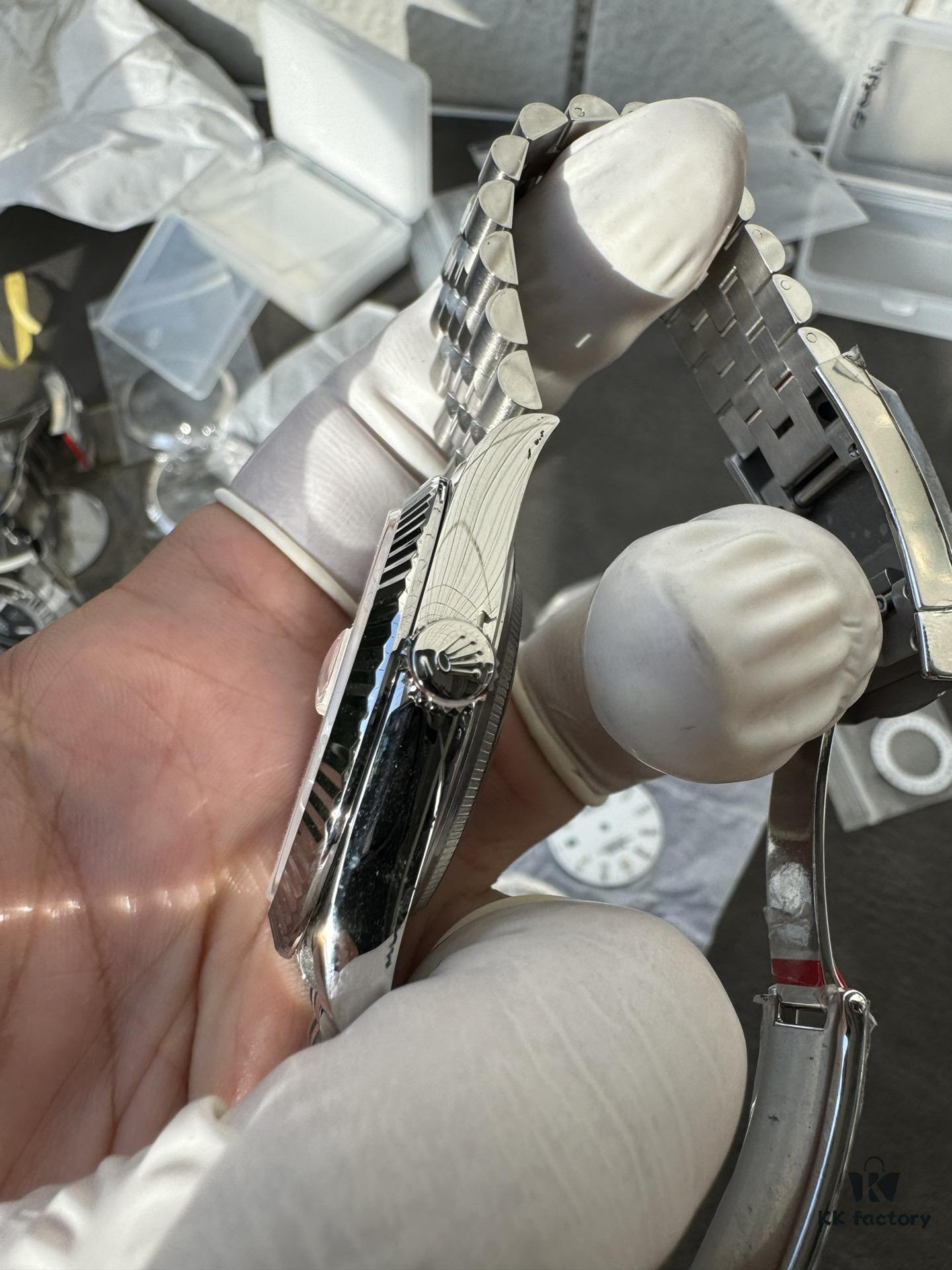 Clean Base with Genuine Replacement Parts Set (Calendar, Hands, Glass, Dial) and 18K Gold Dog Tooth Bezel – Refurbished with Secondary Chamfering and Brushed Finish