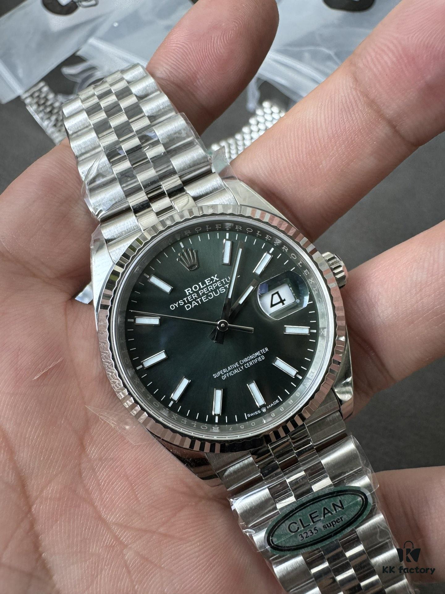 Clean 36mm Green Dial Date Display