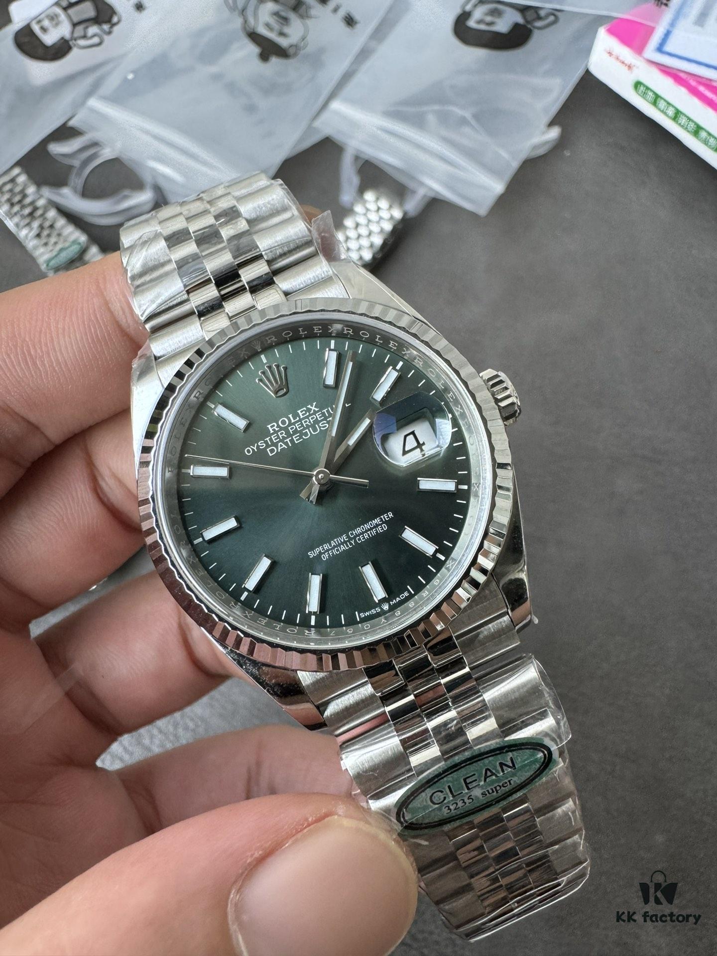 Clean 36mm Green Dial Date Display