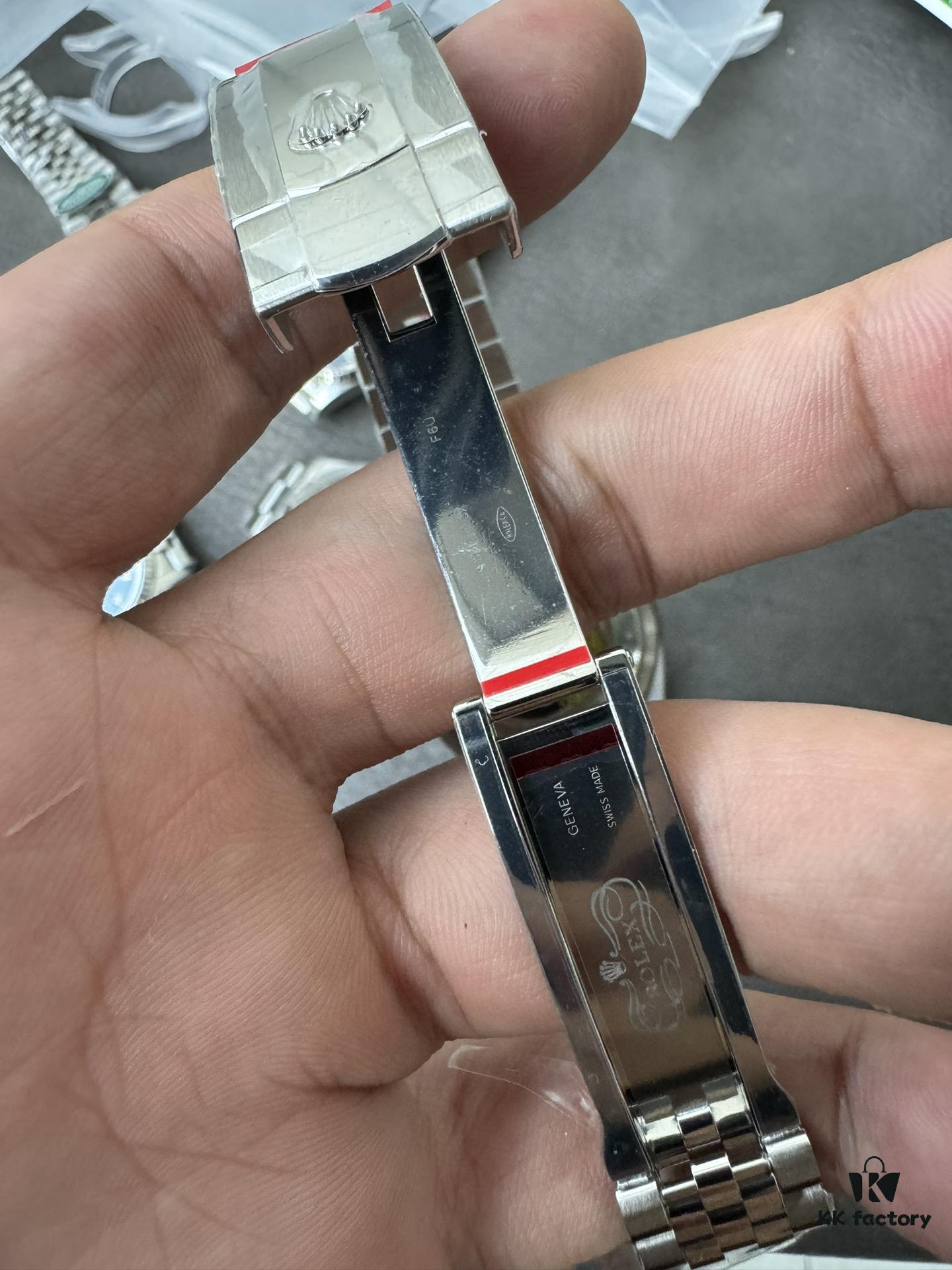 Clean 36mm Green Dial Date Display