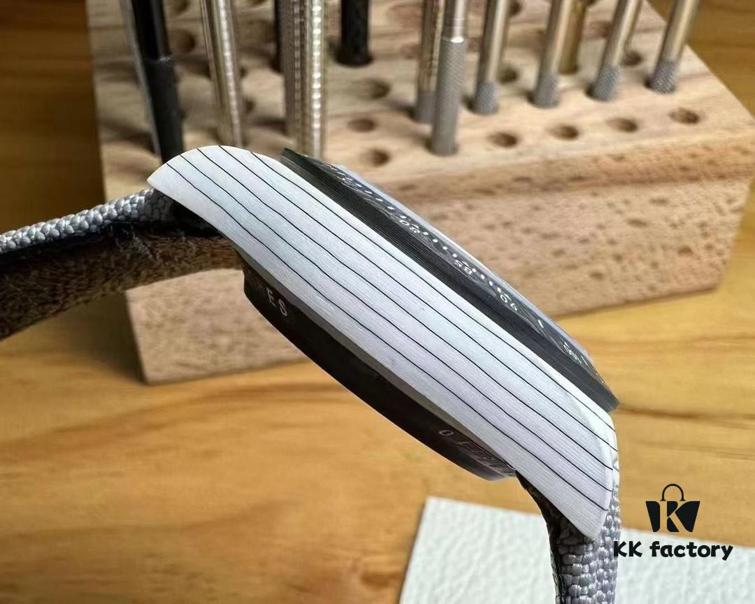 DIW New Dan Dong 4130 Skeleton Astronaut Has Landed